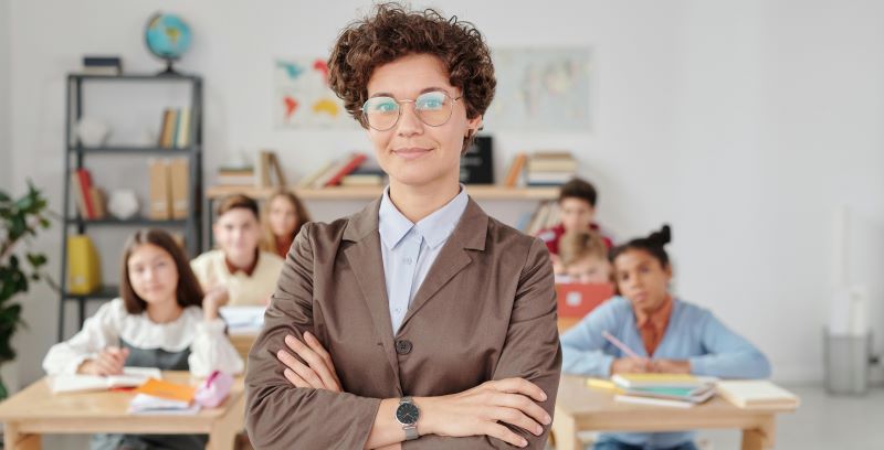 ESL Teacher with her class beginner TEFL lesson plan