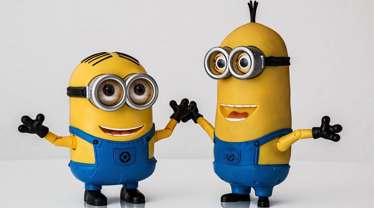 Two minions: how to tell a joke in English